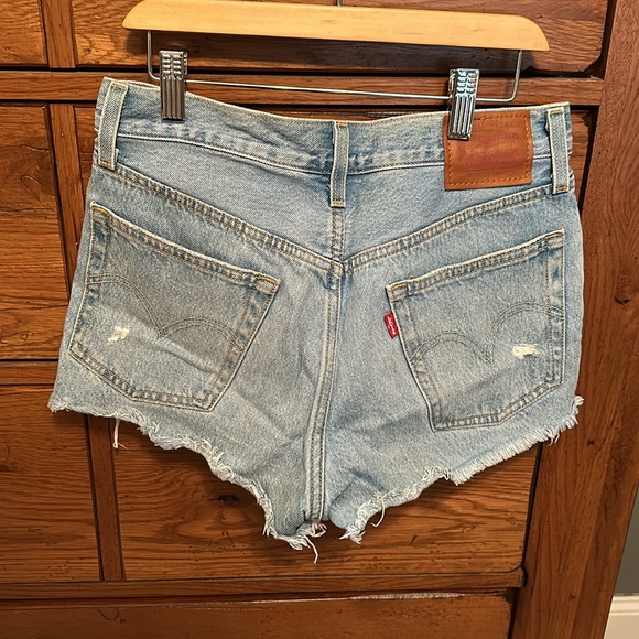 Levi’s 501 cut off shorts - Picture 2 of 3